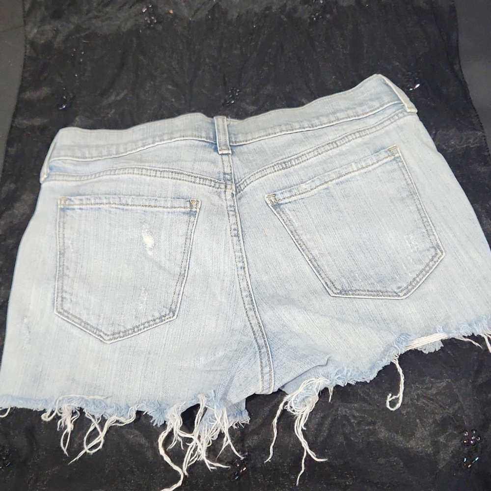 Old Navy Boyfriend Mid Rise Distressed Denim Shorts - Picture 4 of 4